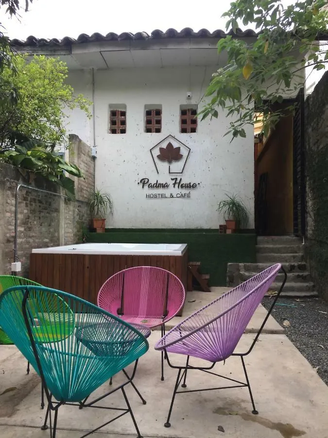 Padma House Hostel & Cafe Cali